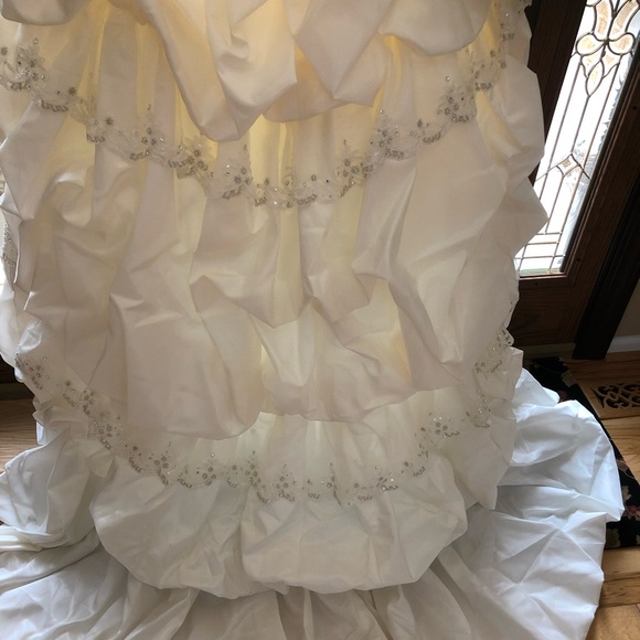 Wedding dress - Picture 5 of 16